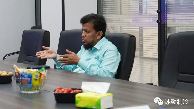 El cliente discute la cooperación futura