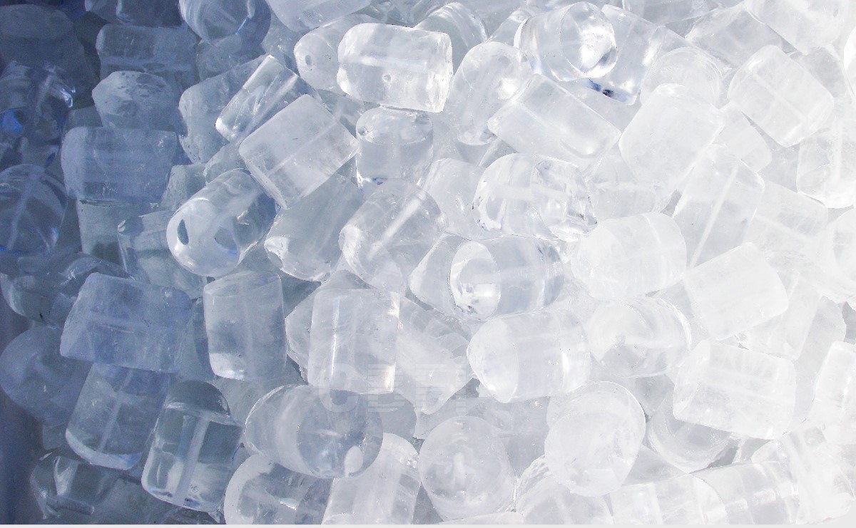 Los comerciantes que han usado la máquina de hielo en tubo lo saben