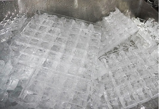 dividir hielo en partes