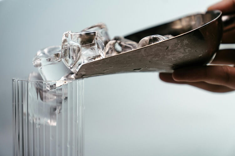 El papel de las máquinas de hielo en cubitos en el sector comercial