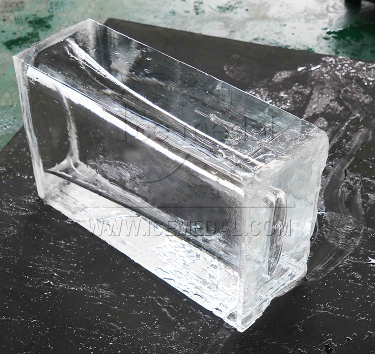 Máquina para fabricar bloques de hielo Icemedal Pure Soluciones a medida para bares, catering y esculturas de hielo
