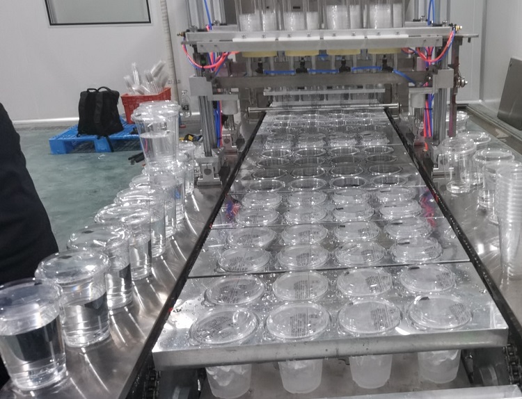 producción de vasos de hielo