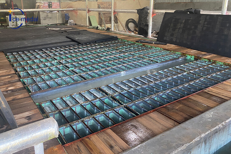 M&aacute;quina de hielo en bloques tipo salmuera con tanque de salmuera de construcci&oacute;n civil（.jpg